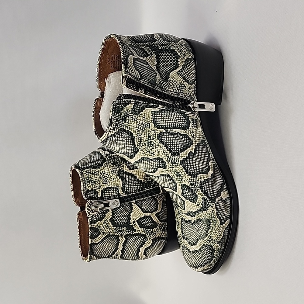 Antonio Melani Leather Snakeprint Boots/Booties NWOB Size 7.5W Grey/Black/White - Picture 5 of 11